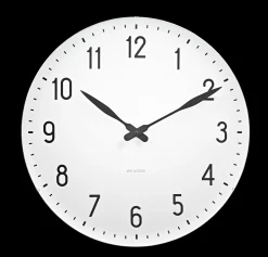 Arne Jacobsen Station Vægur Ø48 cm hvid/sort | Køb her