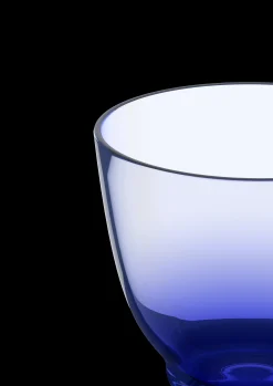 Holmegaard Flow Vandglas 35 cl mørk blå | Køb hos os