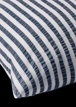 JUNA Bæk&Bølge Lines Pudebetræk 63x60 cm mørk blå/hvid