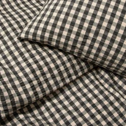 JUNA Bæk&Bølge Sengetøj 220x220 cm sort/sand SE | Køb her