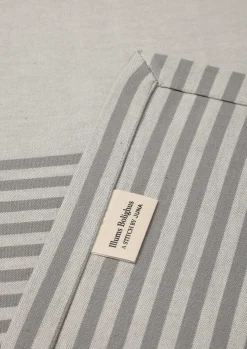 JUNA Dug 150x220 cm i grå fra serien Lines | Køb her