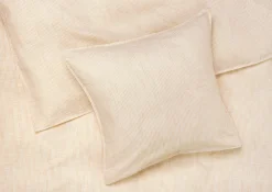 JUNA Monochrome Lines Sengetøj 140x220 cm okker/hvid