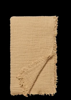 JUNA Sengetæppe 240x260 cm i sand fra serien Reloved