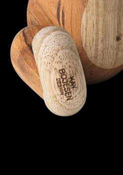 Kay Bojesen x DBU Abe Kvinde 2024 lille teak/limba | Køb her